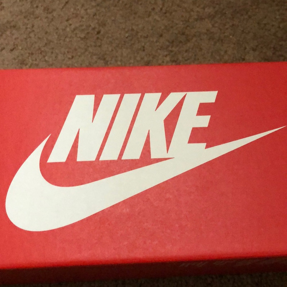 women’s nike duo ultra slides/ brand new